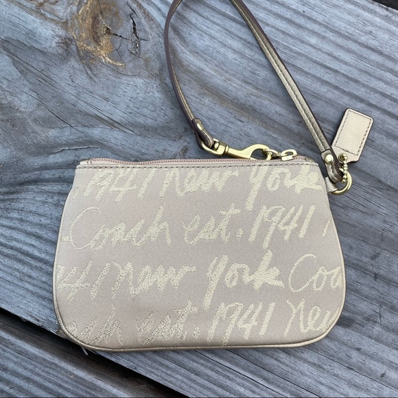 Coach New York Graffiti Script Logo Tan Gold Sparkly Heart Wristlet NWOT New - Picture 2 of 7